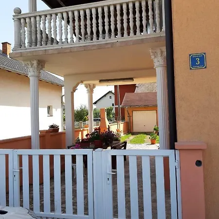 Distrikt Bed & Breakfast