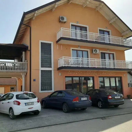 Distrikt Bed & Breakfast